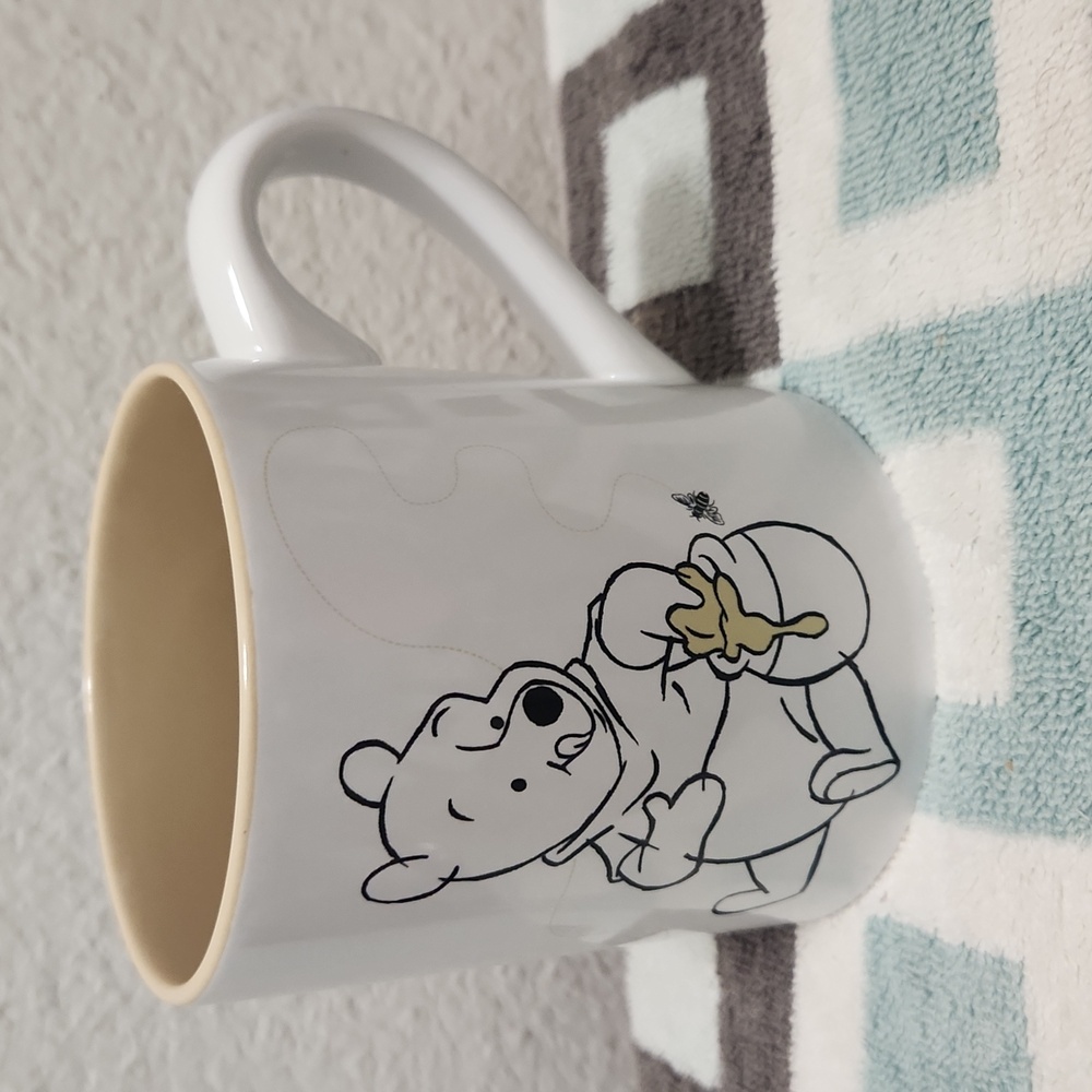 Disney Winnie the Pooh Honey Bee "Bee Kind,Bee Happy, Bee You" 12 oz Ceramic Mug